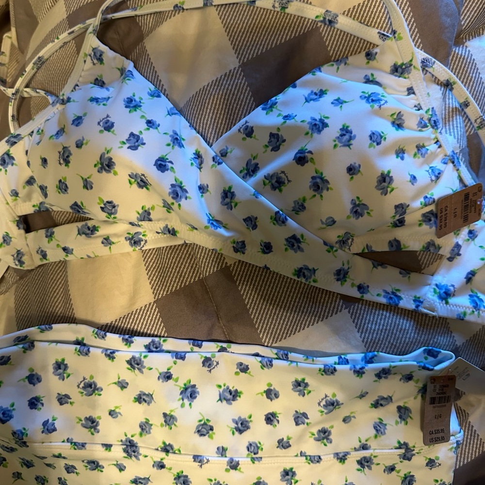 Victoria's Secret Blue Floral Bikini. Brand new w tags.
